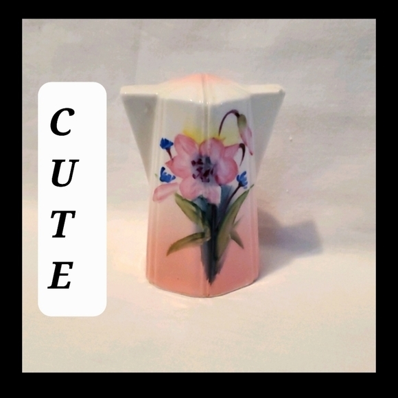 Unique Vintage Salt & Pepper Shaker Combo Japan ONE PIECE Porcelain SUPER CUTE - Picture 3 of 16